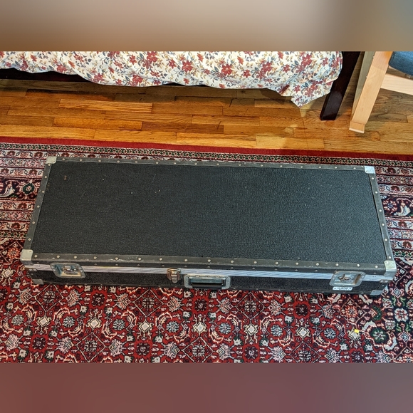 Yamaha pf10 electronic piano with J.H. Sessions and Son road case - Picture 7 of 9